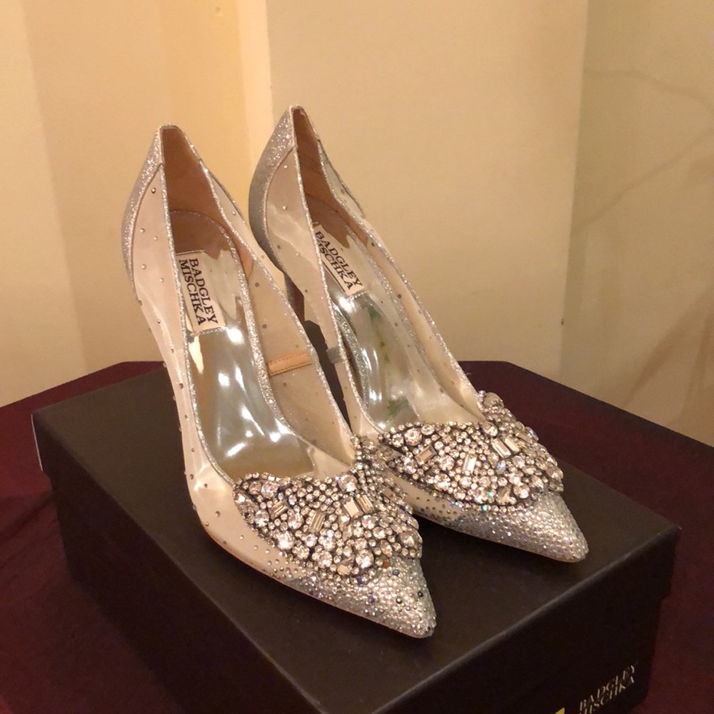 Quintana Crystal  Pump
BADGLEY MISCHKA  size 8 1/2